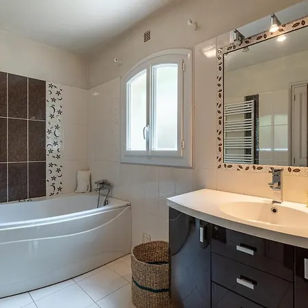 Holiday home L'orangeraie - Maison Avec Vue Pour 12 Voyageurs *
